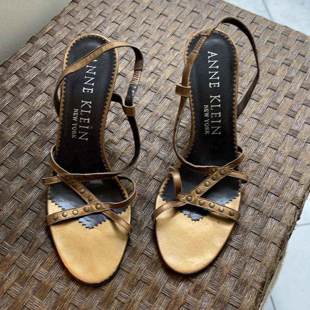 Genuine leather bronze heals